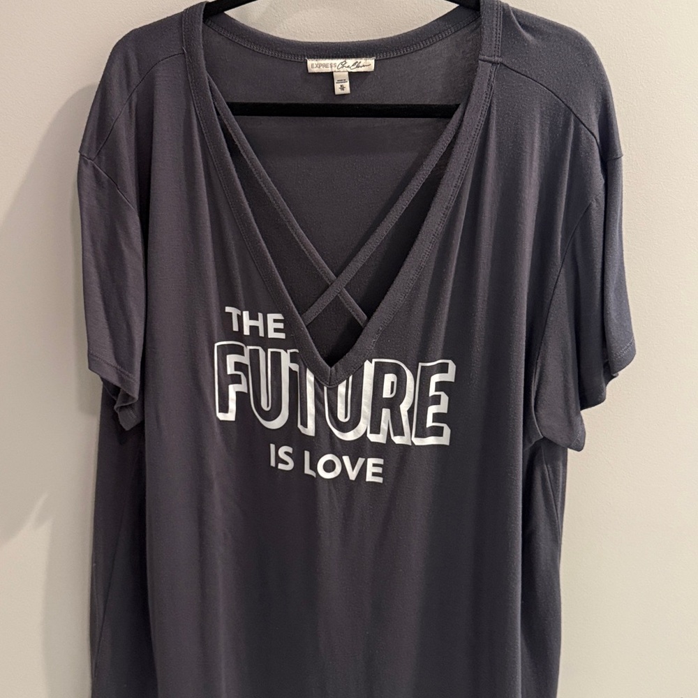 EXPRESS V-NECK SHORT SLEEVE